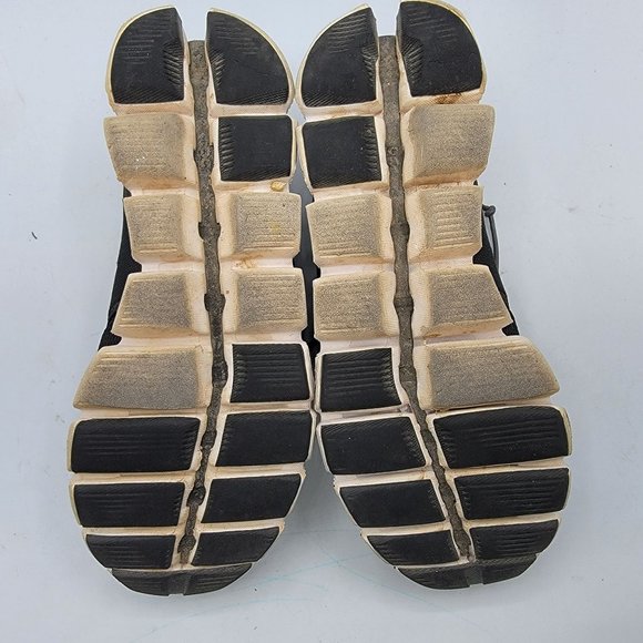 On Cloud Swiss Engineering Womens Size 7 Running Shoes Black White - Picture 10 of 12